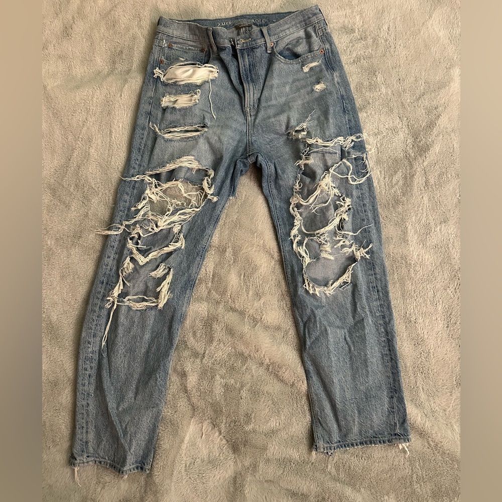 Distressed American Eagle mom jeans size 10